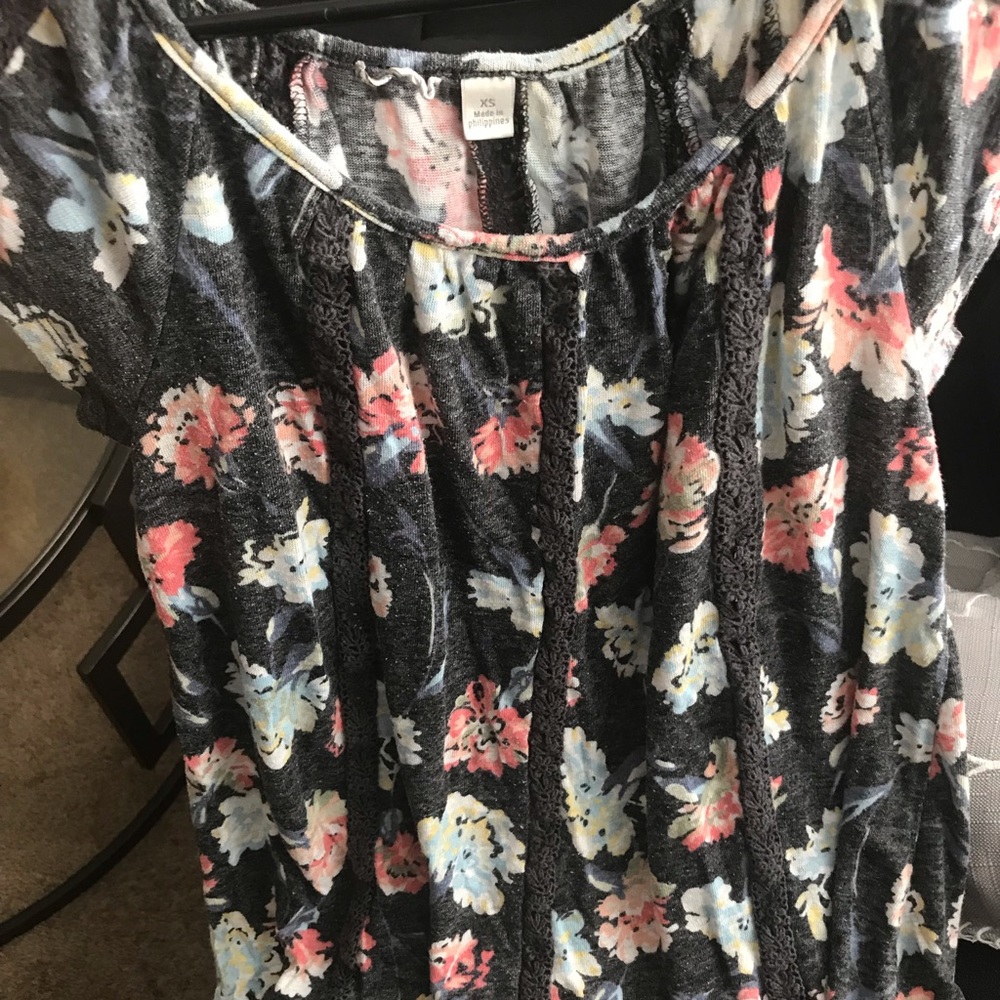 Lauren Conrad short sleeve floral shirt XS